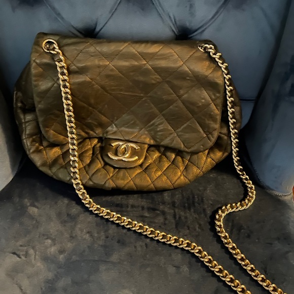 Chanel Handbag - Picture 2 of 3